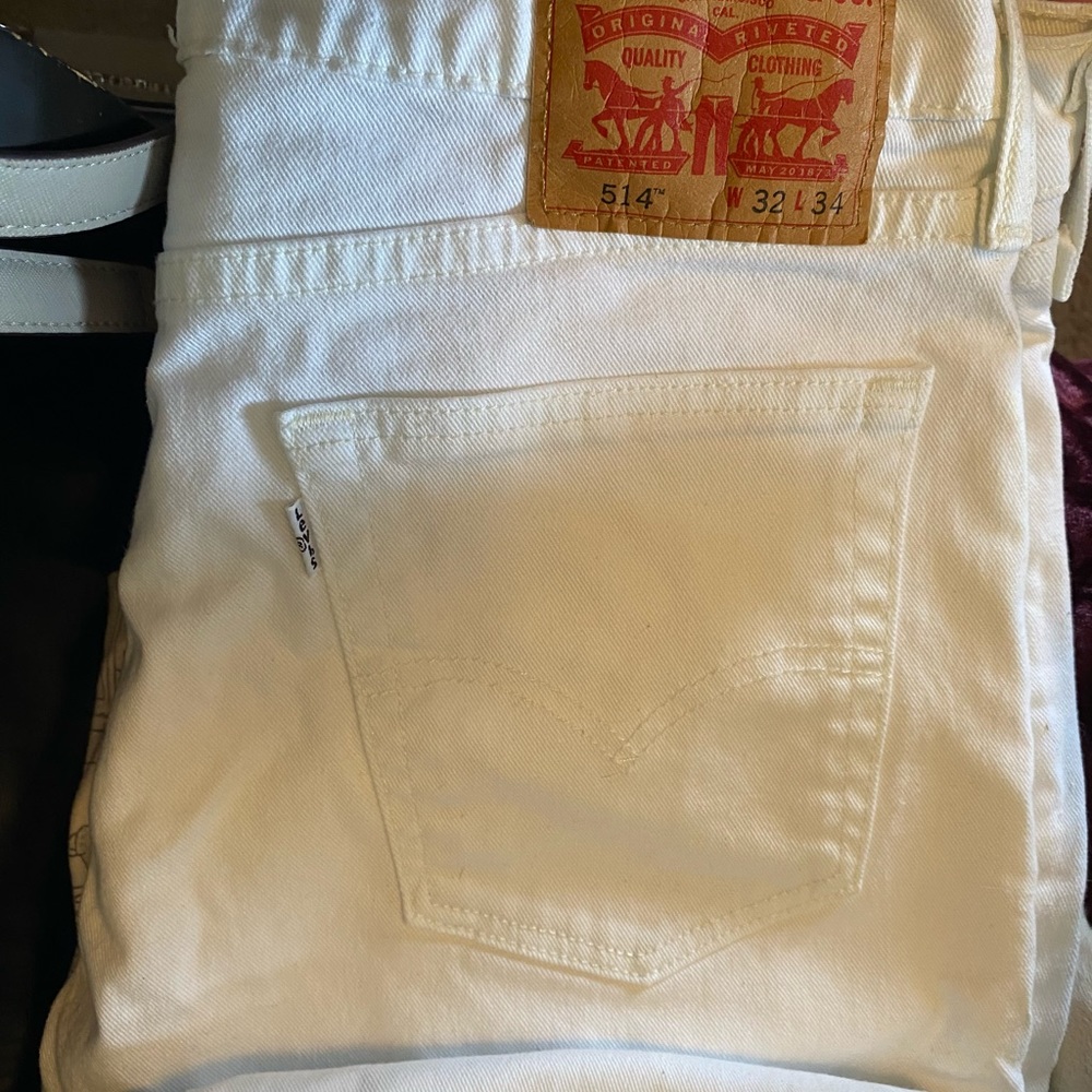 Men’s white Levi jeans!